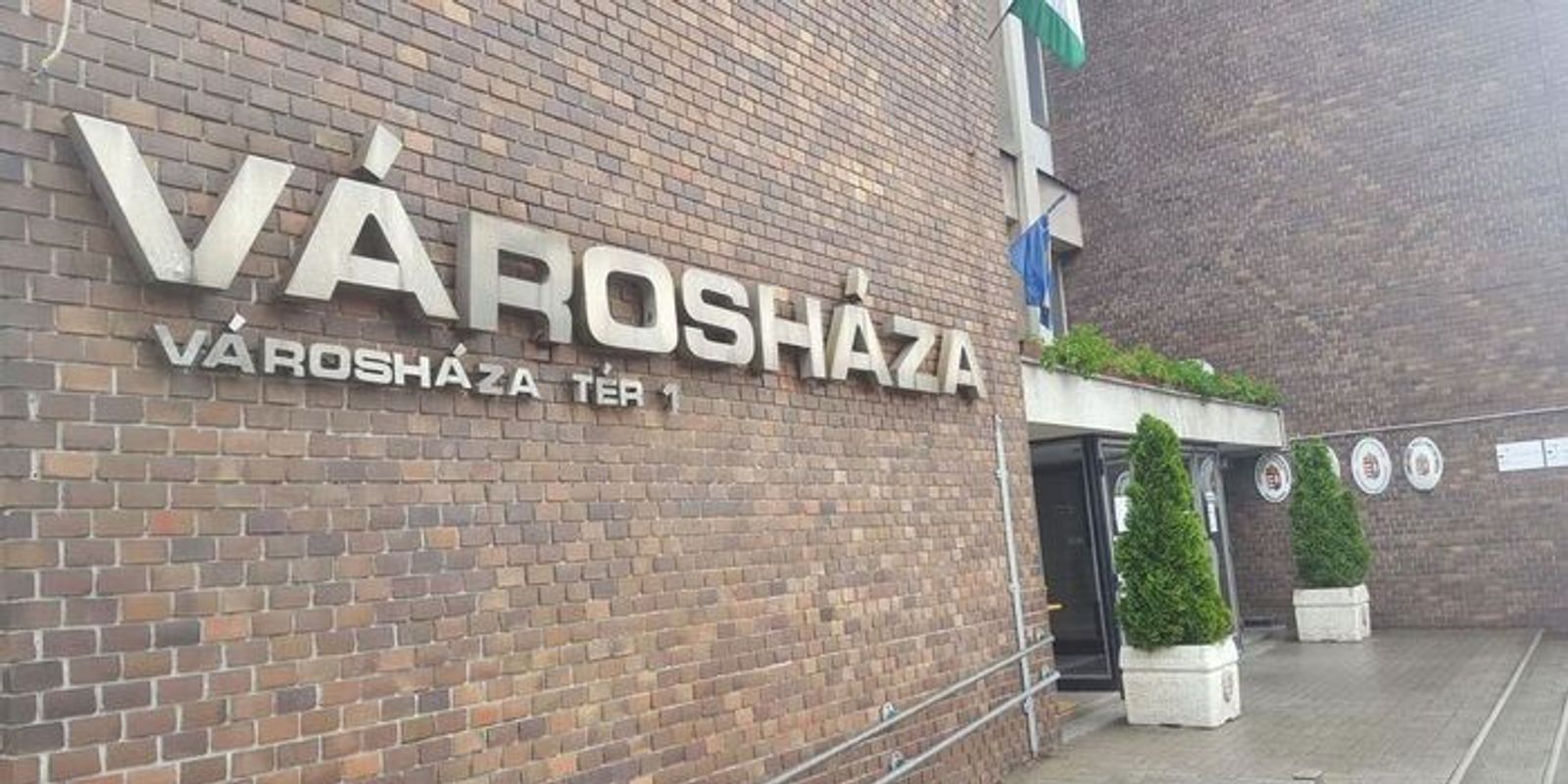 Nagy a baj Dunaújvárosban, fizetésképtelenné válhat az önkormányzat, ha a kormány nem segít