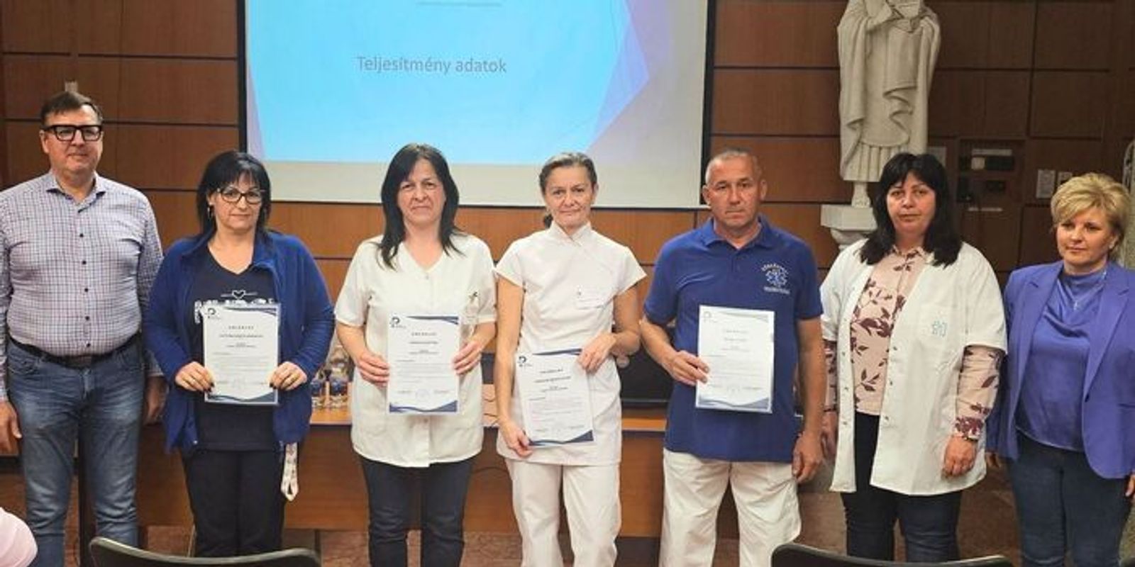 Hosszú évek munkájáért mondott köszönetet a dunaújvárosi kórház